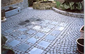 Terrasse déco dalle 30/30 pavés 7/9 granit portugais, joint dolomie