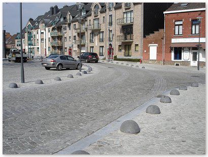 Chantier public, Place des Anciens Combattants à Alleur. Oblong Granit Portugais et 8/10 grès Asiatique + joint au Groutex.