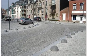 Chantier public, Place des Anciens Combattants à Alleur. Oblong Granit Portugais et 8/10 grès Asiatique + joint au Groutex.