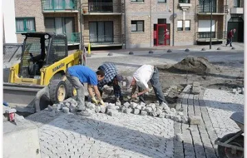 Chantier public, Place des Anciens Combattants à Alleur. Oblong Granit Portugais et 8/10 grès Asiatique + joint au Groutex.