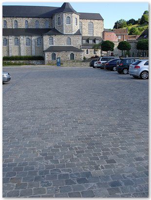 Grand-Place d’Amay en platines 14/14 et mosaïques 7/9