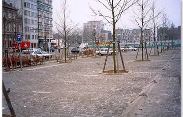 Liège, place des Déportés. Parking pavés 13/21 gris neufs importation, joint mortier