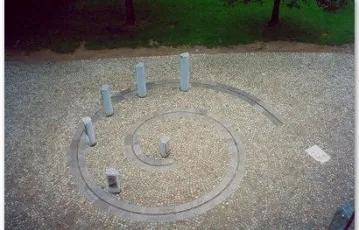 Spirale du temps au pied de la Citadelle de Namur pavés mosaïques 7/9 de réemploi