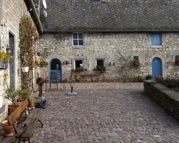 Escalier rustique – Bordures de remploi – Pavés grès de remploi