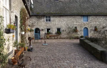Escalier rustique – Bordures de remploi – Pavés grès de remploi
