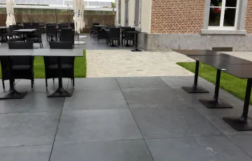 Terrasse dalles 100/100 – 14/14 grès Kandla