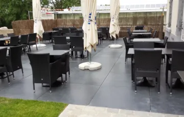 Terrasse dalles 100/100 – 14/14 grès Kandla