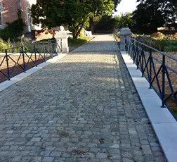 8 Pavés 13-13 et 15-15 grès de réemploi