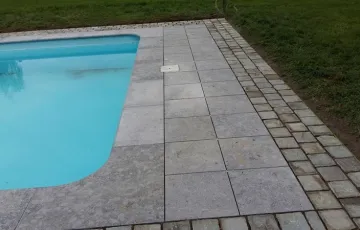 16 Pourtour piscine pierre bleue et pavés 15-15 en bordure et margelle