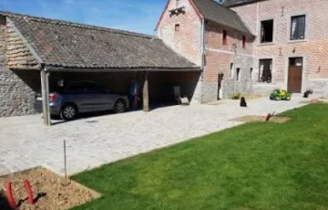 13  Pavés tout venant en ligne à joint alterné et joint coulé au mortier