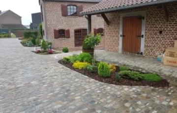 24 Pavage rustique 10:16 grès de réemploi  joint coulé