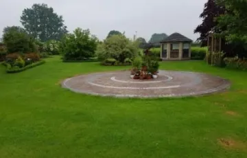 22 Terrasse décorative sur jardin