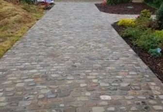 27 Pavage rustique 10:16 grès de réemploi  joint coulé