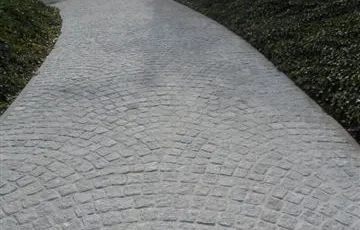 Allée en pavé mosaïque 9/11 granit portugais