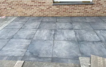 1 Terrasse en grès cérame 80/80 gris bleue