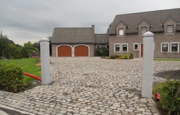 15 Pavés 13/20 en grès de réemploi avec joints au sable de carrière